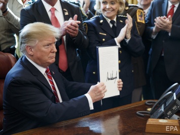 Трамп впервые за время президентства применил право вето