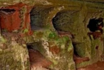 Археологи раскопали древнюю могилу монахов