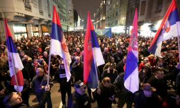 Протестующие ворвались в здание гостелевидения Сербии