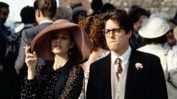 25 лет спустя: Лили Джеймс и Алисия Викандер снялись в сиквеле "Четыре свадьбы и похороны"