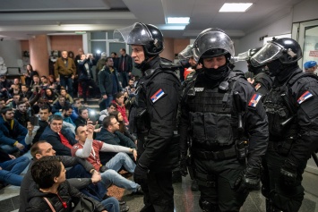 Президент Сербии пообещал наказание для участников протестов