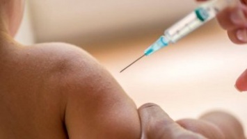 «Нет вакцинации - нет школы». Как государства и корпорации борются с антипрививочниками