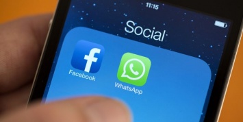 Руководитель WhatsApp призывает "бежать" из Facebook