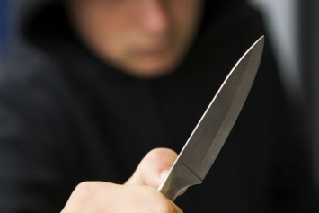 В Киеве мужчина зарезал неизвестного и пошел гулять на улицу с окровавленным ножом
