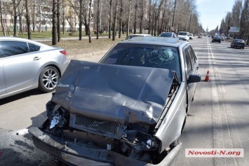 В Николаеве столкнулись Volvo и «Лада» - пострадала 13-летняя девочка