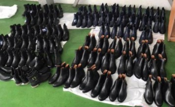 Гражданин Беларуси пытался незаконно перевезти через украинскую границу 80 пар обуви (ФОТО)