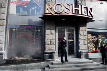 В Киеве второй раз за сутки подожгли магазин Roshen: первые подробности (видео)