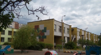 Родители возмущены состоянием крыши детского сада №607 в Оболонском районе Киева