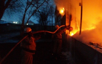 В Запорожской области горели склады с топливными брикетами