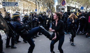 Во Франции отправили в отставку полицейского префекта Парижа