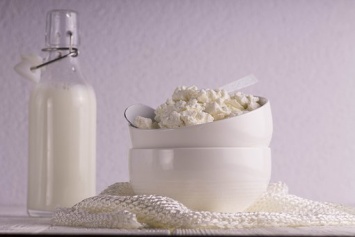 Своими руками: Рецепт домашнего творога из прокисшего молока за час