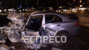 В Киеве Chevrolet на скорости 160 км/ч протаранил маршрутку, 4 пострадавших