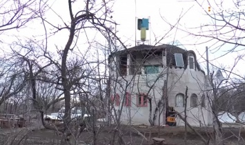 Полтавчанин построил дом, который позволяет не платить за коммуналку