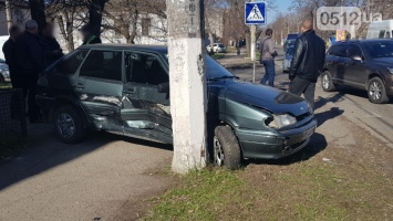 В центре Николаева в тройном ДТП пострадал водитель ВАЗа
