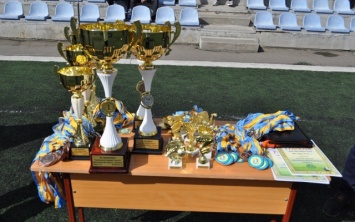 В Николаеве наградили победителей зимнего первенства области по футболу