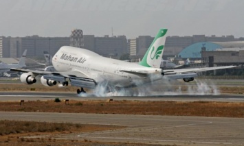 В аэропорту Тегерана загорелся самолет с пассажирами на борту