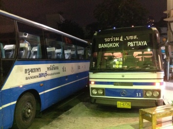 В Таиланде автобус попал в масштабное ДТП: десятки людей пострадали