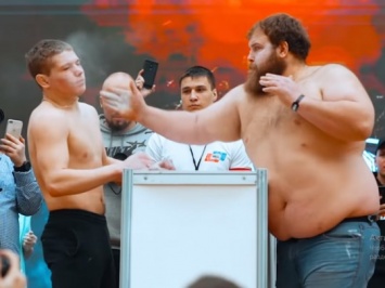 Праздник мордобоя: в РФ прошел чемпионат по мужским пощечинам