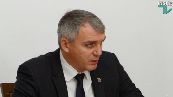 Сенкевич рассказал, как можно отселить жильцов дома по Заводской, 35, которых «подпирает» галерея для зерна в порту