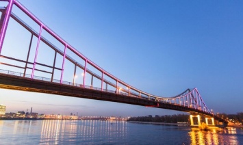 "Киевгорсвет" 26 марта ко Дню больных эпилепсией подсветит Парковый мост фиолетовым цветом