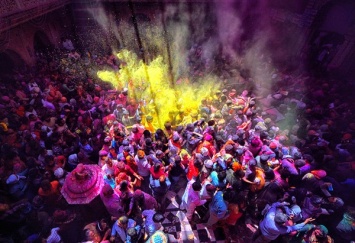 Буйство цветов и веселье: как в Индии отмечают весенний Фестиваль красок Холи (фото)