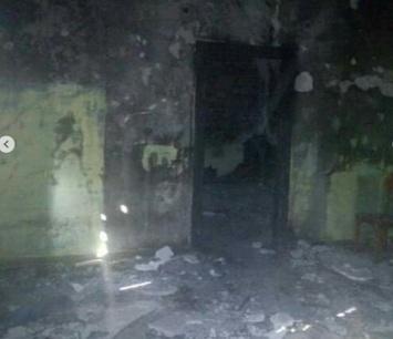 "Вернулась домой, а там все сожжено". В Харькове мужчина уничтожил квартиру четверых детей (фото)