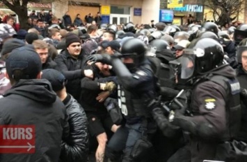 Люди разбегались в разные стороны: митинг Порошенко превратился в бойню