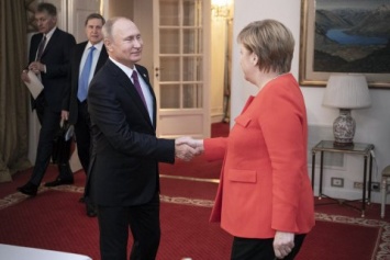 General-Anzeiger: Меркель впервые после аннексии Крыма может приехать на "Петербургский диалог" с Путиным