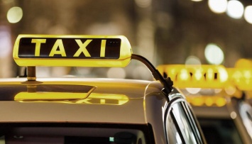 Суд оштрафовал на 17 тысяч гривен двух водителей, таксовавших без лицензии