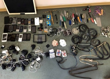 В одесском СИЗО в камерах заключенных нашли ножи, алкоголь и смартфоны