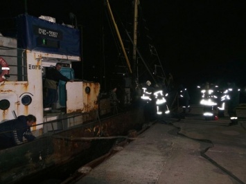 Пожар на рыболовецком судне под Запорожьем: появилось видеозапись происшествия