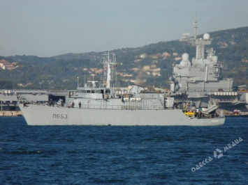 Военный французский корабль движется в Одессу