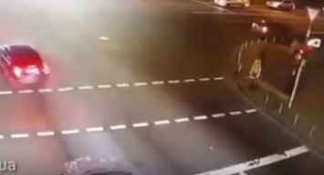 Появилось страшное видео с моментом ДТП с маршруткой в Киеве: 18+