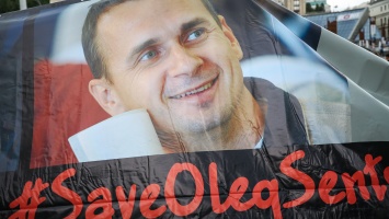 У Казанского вокзала в Москве появился баннер в поддержку Сенцова