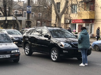 Утреннее ДТП образовало пробку на проспекте Шевченко