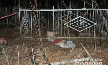 В Харькове на кладбище нашли завернутое в пакет тело младенца