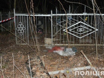 В пакете: на Салтовке нашли мертвого младенца на кладбище