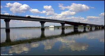 Мост для грузовиков в Николаеве закрыли, но где им объезжать, еще не решили