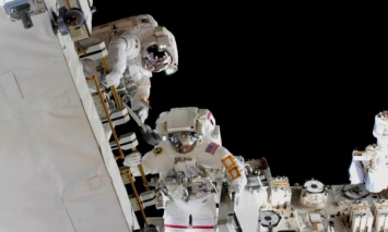 Астронавты NASA завершили шестичасовой выход в открытый космос