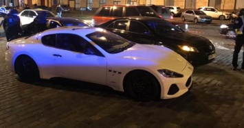 В Киеве мужчина на Maserati после ДТП обстрелял чужую машину. Фото