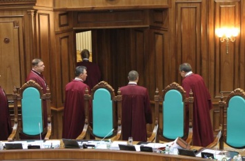 Главным виновником кризиса в Конституционном суде является действующий председатель Станислав Шевчук - судья КСУ