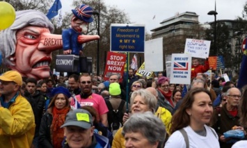 В Лондоне тысячи людей требуют проведения второго референдума о Brexit