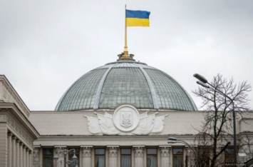 Занесли жирные ж*пы и грабят пять лет: украинцы возмущены последним заседанием Рады