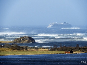 В Норвегии с борта сломавшегося круизного лайнера эвакуируют 1300 человек