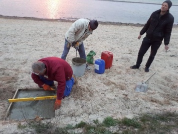 Неравнодушные жители Коблевской ОТГ сами облагораживают побережье лимана