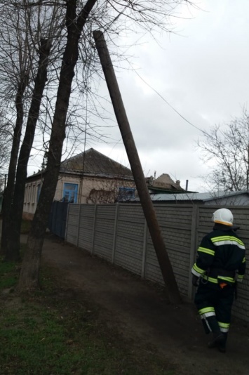 Павлограде спасатели устранили угрозу жизни людей