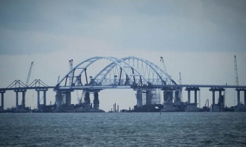На Крымском мосту закончили сборку пролетов железной дороги