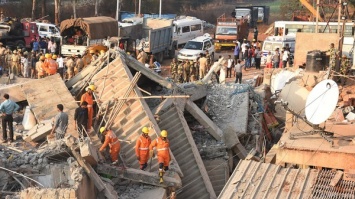 В Индии количество жертв обрушения торгового центра превысило 10 человек