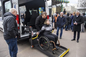 Община Доманевки получила спецавтомобиль для людей с инвалидностью