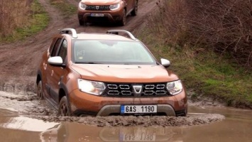 Заехали в грязь: LADA 4x4 и Renault Duster испытали серьезным бездорожьем